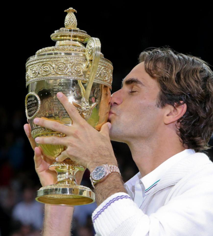 Roger Federer hat es wieder geschafft: zum siebten Mal gewann er das große Tennisturnier Wimbledon und rutschte damit wieder auf Platz 1 der Weltrangliste. Die Promis ließen sich das große Finale natürlich nicht entgehen