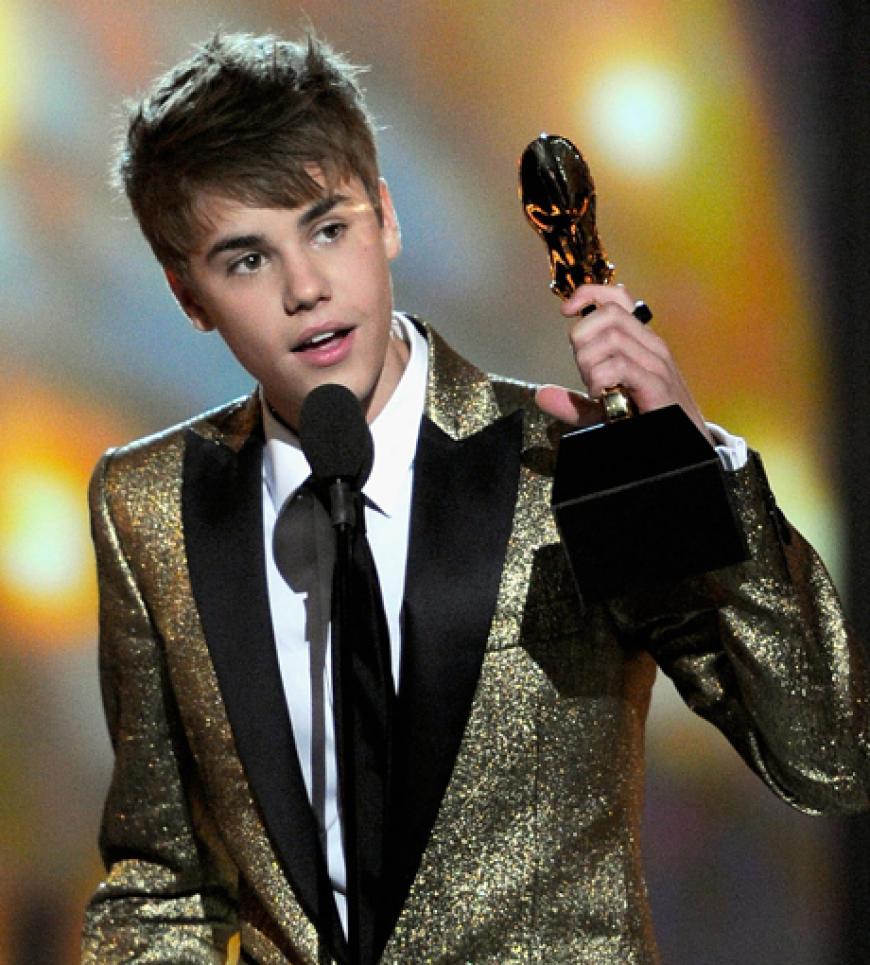 Justin Bieber heimste gleiche sechs Awards ein: Bester Newcomer, bester Online-Künstler, bester Streaming-Künstler, bester Künstler in den digitalen Medien und bestes Album