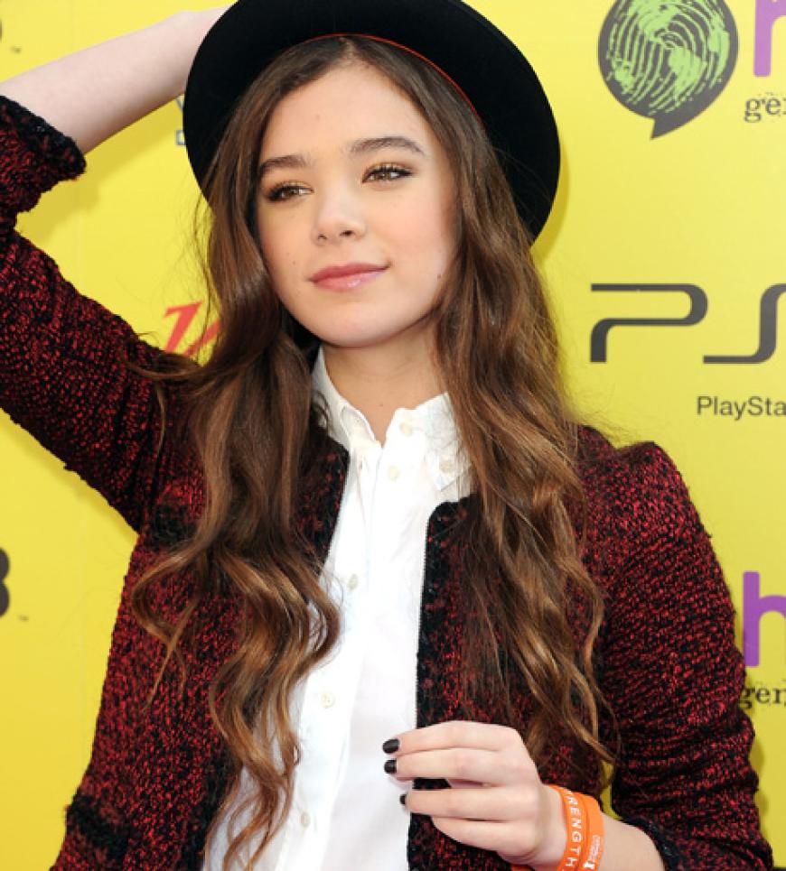 Auch in der Fashion-Welt durfte Hailee ihr Können unter Beweis stellen: Das Trendlabel Miu Miu engagierte sie als Model für ihre Herbst/Winter Kampagne 2011