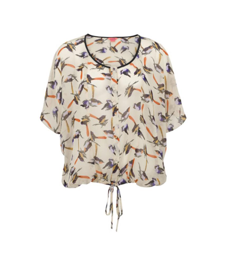 Ob zur Jeans, zum Lederrock oder zur Strickshorts, das süße Vogel-Shirt von Monsoon passt zu jedem Look. Top ca. 60 Euro