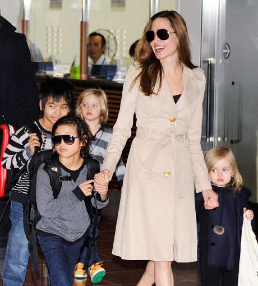 Familie Pitt-Jolie: v.l.n.r. Maddox, Shiloh Nouvel, Pax, Angelina Jolie und´ Vivienne Marcheline