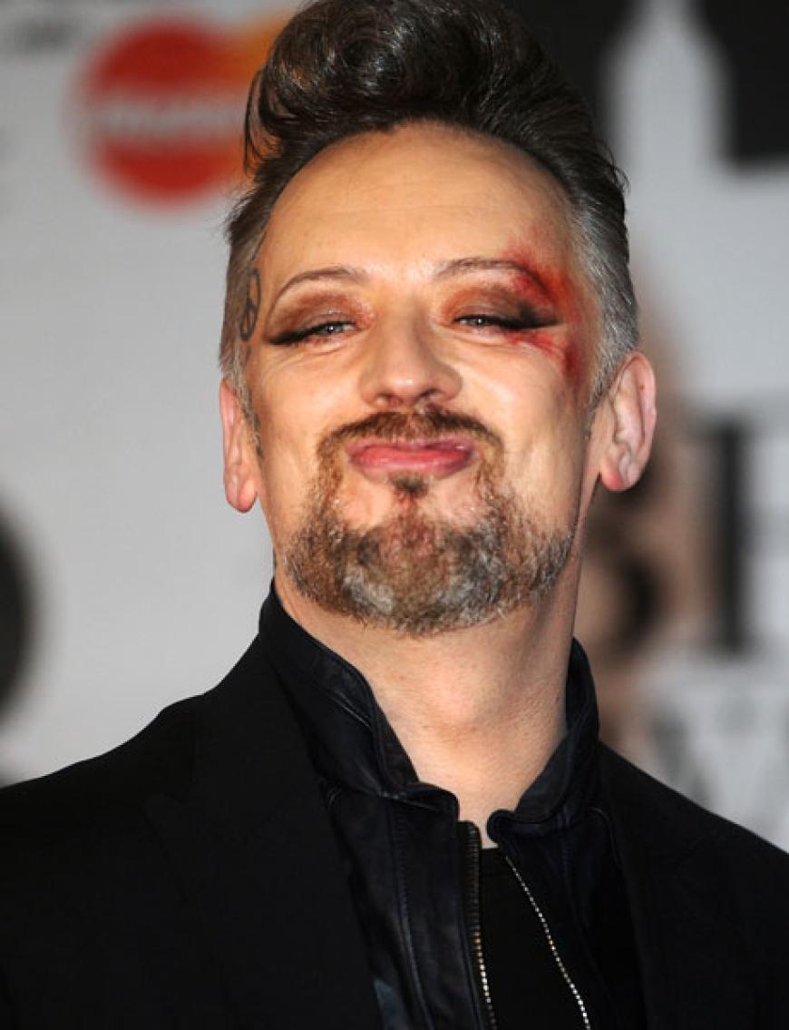 Der sichtlich erschlankte Boy George verteilte Küsse