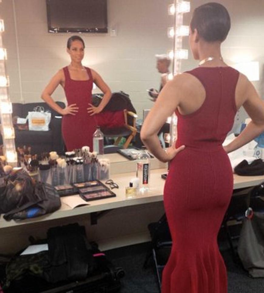 Nur noch wenige Minuten bis zum Auftritt: Alicia Keys postete auf Twitter ein Foto von sich im Dressing Room