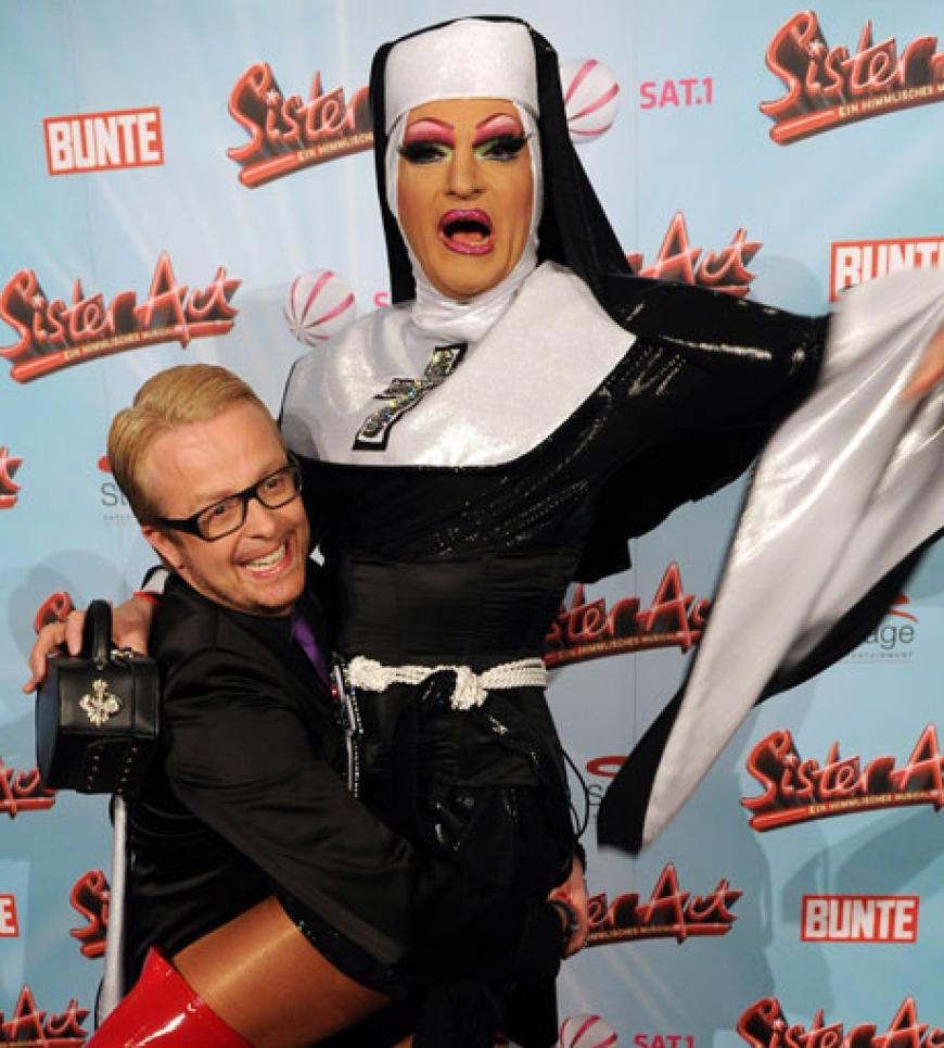 Entertainer Ross Antony und Drag Queen Olivia Jones feiern das neue Musical in Hamburg