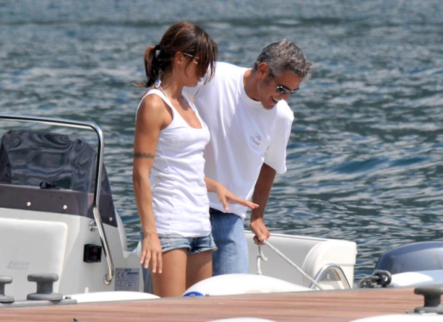 Bilder aus glücklichen Zeiten: Elisabetta Canalis und George Clooney während eines Urlaubs