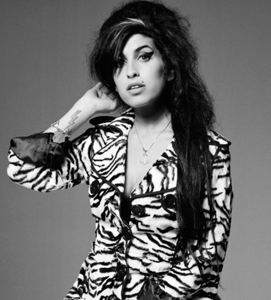 2011 war leider auch ein Jahr mit viele dramatischen Momenten: Der plötzliche Tod von Soulsängerin Amy Winehouse gehörte dazu. Sie starb am 23. Juli 2011 an einer Alkoholvergiftung. Sie wurde nur 27 Jahre alt