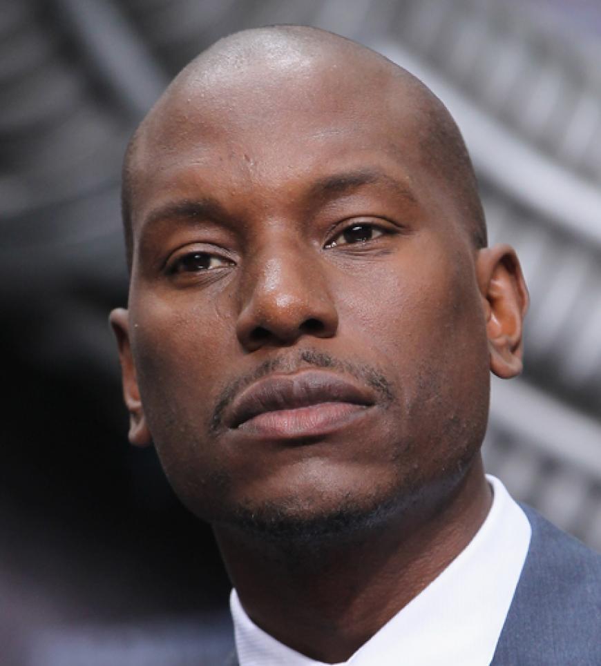 Tyrese Gibson schaute ungewöhnlich ernst