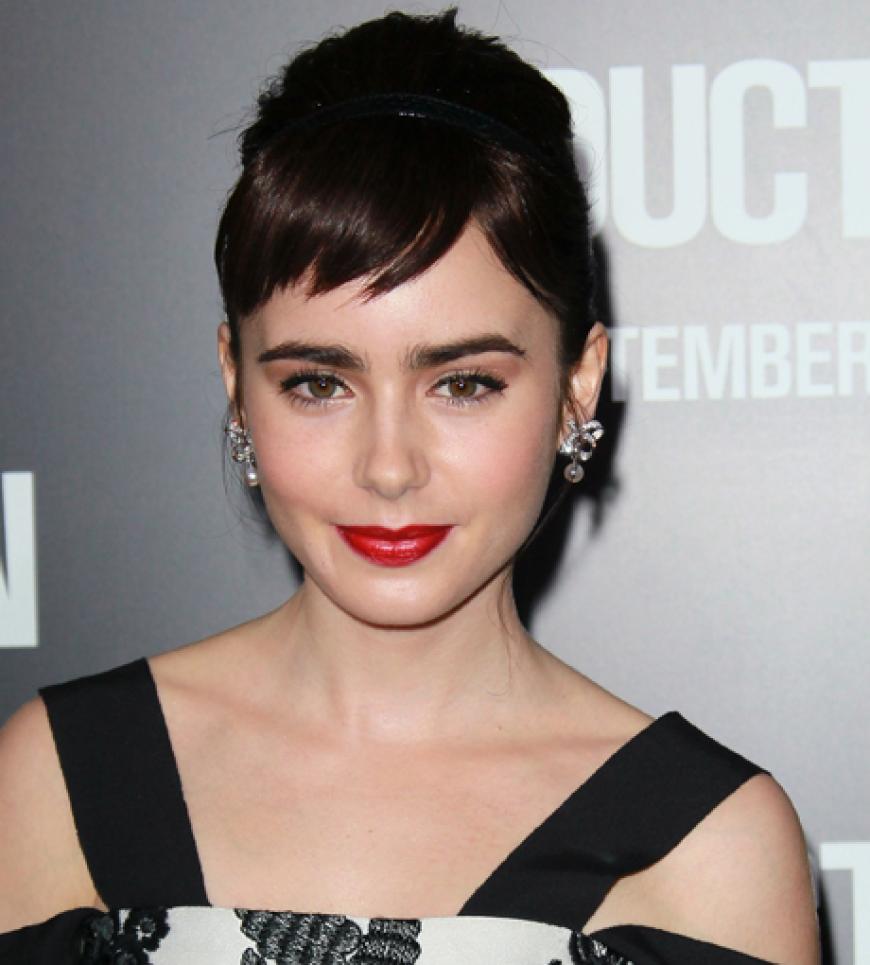 Rote Lippen sind zum Küssen da? Angeblich sollen sich ja Lily Collins und Taylor Lautner während der Dreharbeiten sehr nahe gekommen sein
