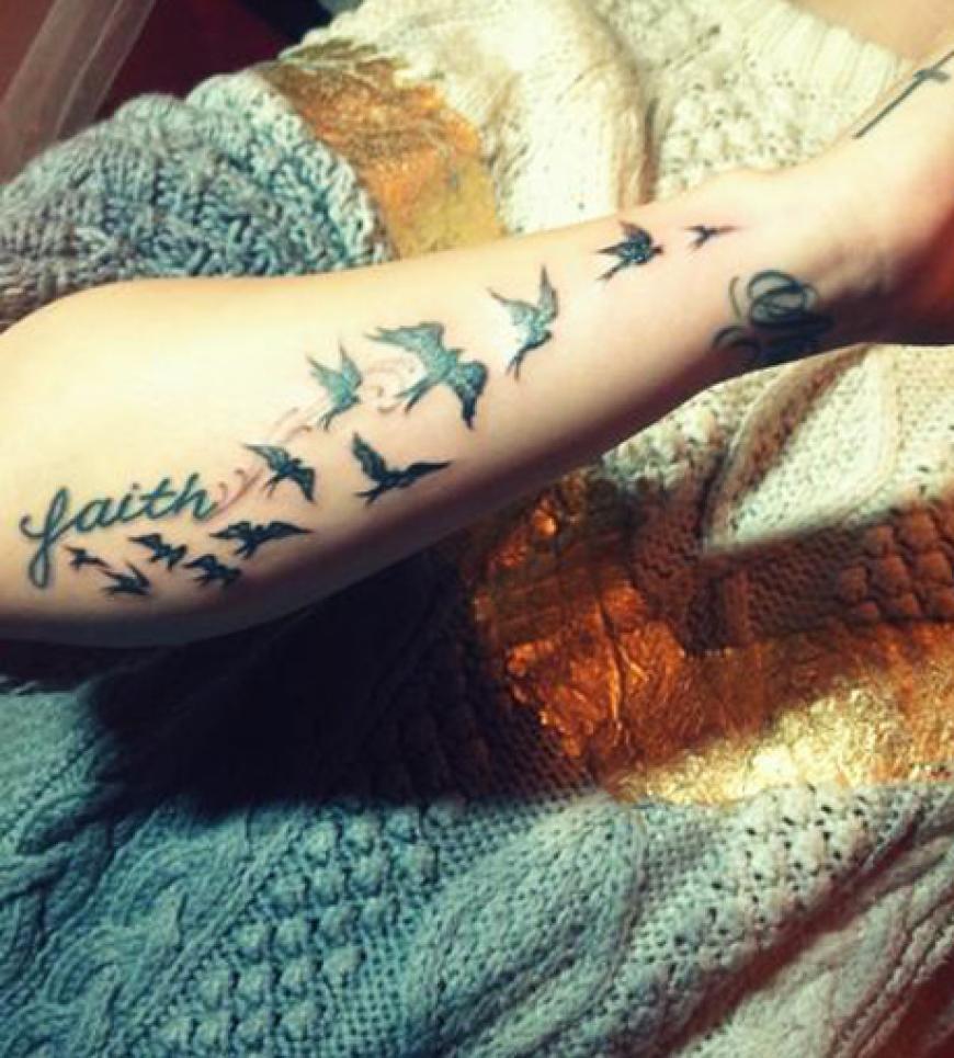 Demi Lovato präsentiert auf Twitter ihr neuestes Tattoo.