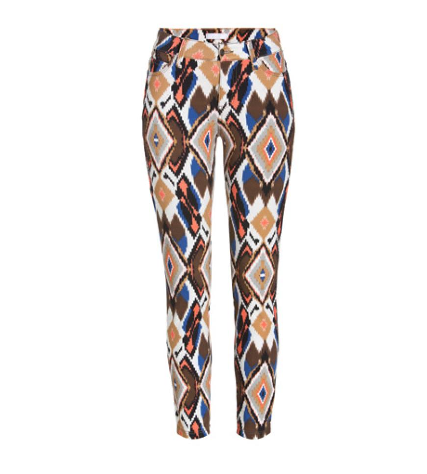 7. September 2012: Die Jeans mit dem angesagten Ikat-Print ist ein absolutes MUSS! Jeans von Mac, ca. 90 Euro