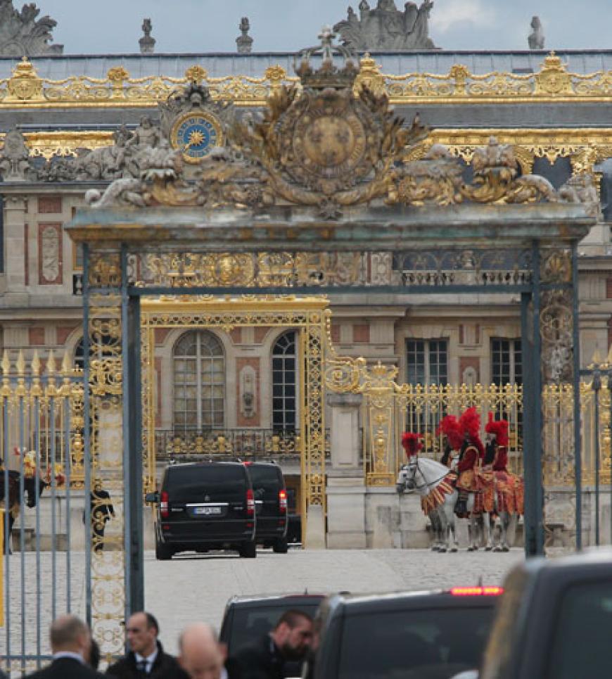 Pompöööös: im Chateau de Versailles in Paris luden Kimye einen Tag vor der Hochzeit zum großen Empfang