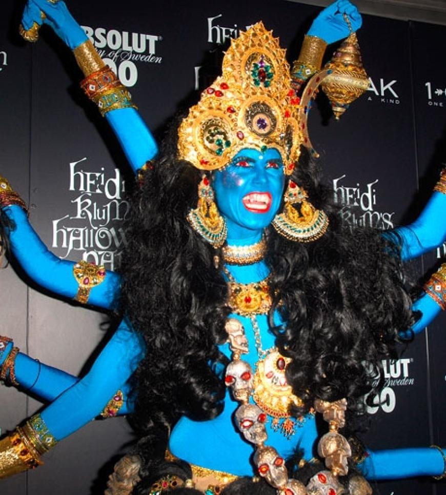 Heidi als Hindu-Gottheit Kali. Vier Stunden dauerte die Verwandlung.