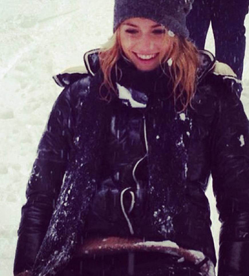 Cool! Topmodel Lena Gercke mag es an Weihnachten kalt. Da passt eine Rodelfahrt im Schnee perfekt