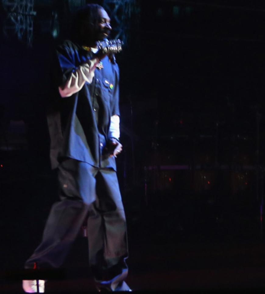 ... Gemeinsam mit Snoop Dogg rockte er - bzw. das Hologramm - die Bühne