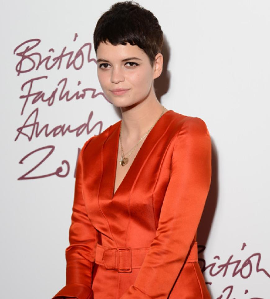 Pixie Geldof mit neuer Haarfarbe und - oh wie passend - Pixie-Cut