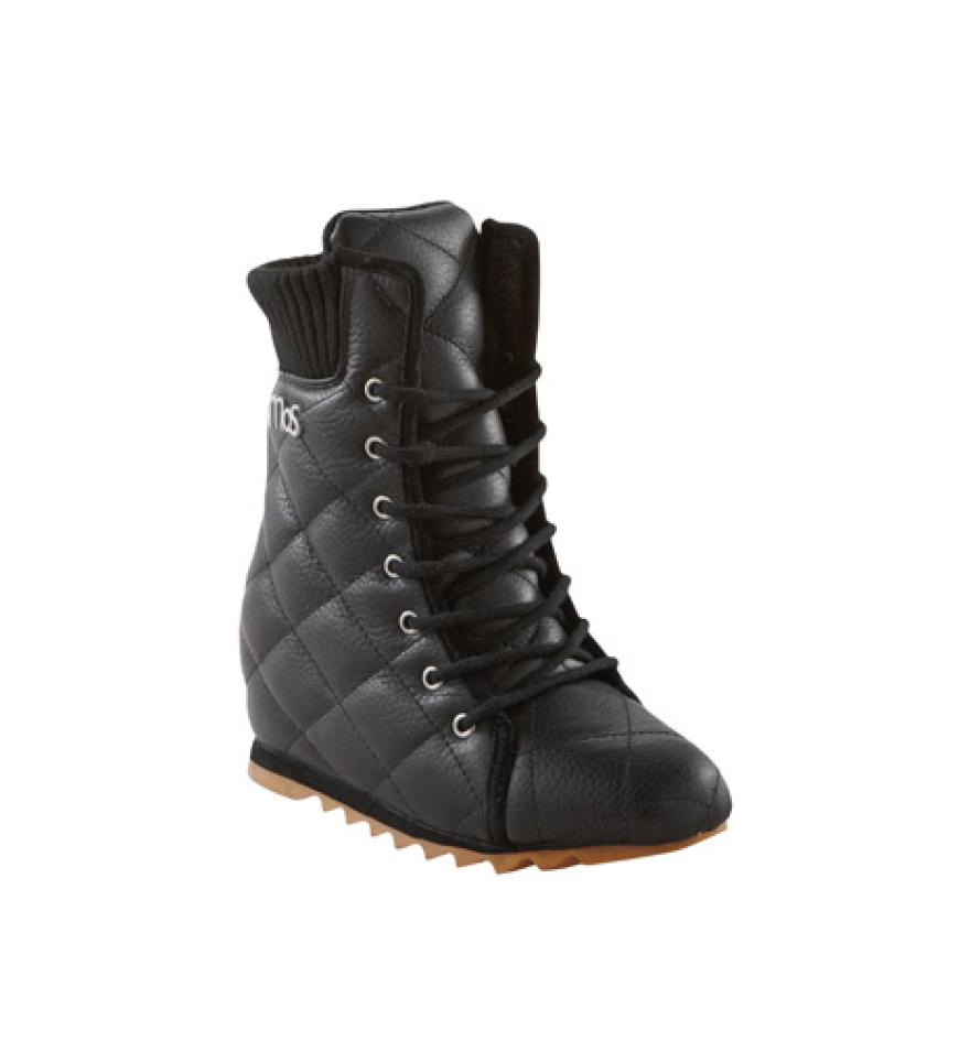 Mit Sneaker-Wedges kommen wir groß raus! Die schönsten Modelle haben wir hier zusammengestellt. Wie gefällt euch zum Beispiel dieser Keilabsatz-Sneaker aus gestepptem Leder? Der ist von MOS Copenhagen und ist über frontlineshop.com für ca. 145 Euro erhältlich