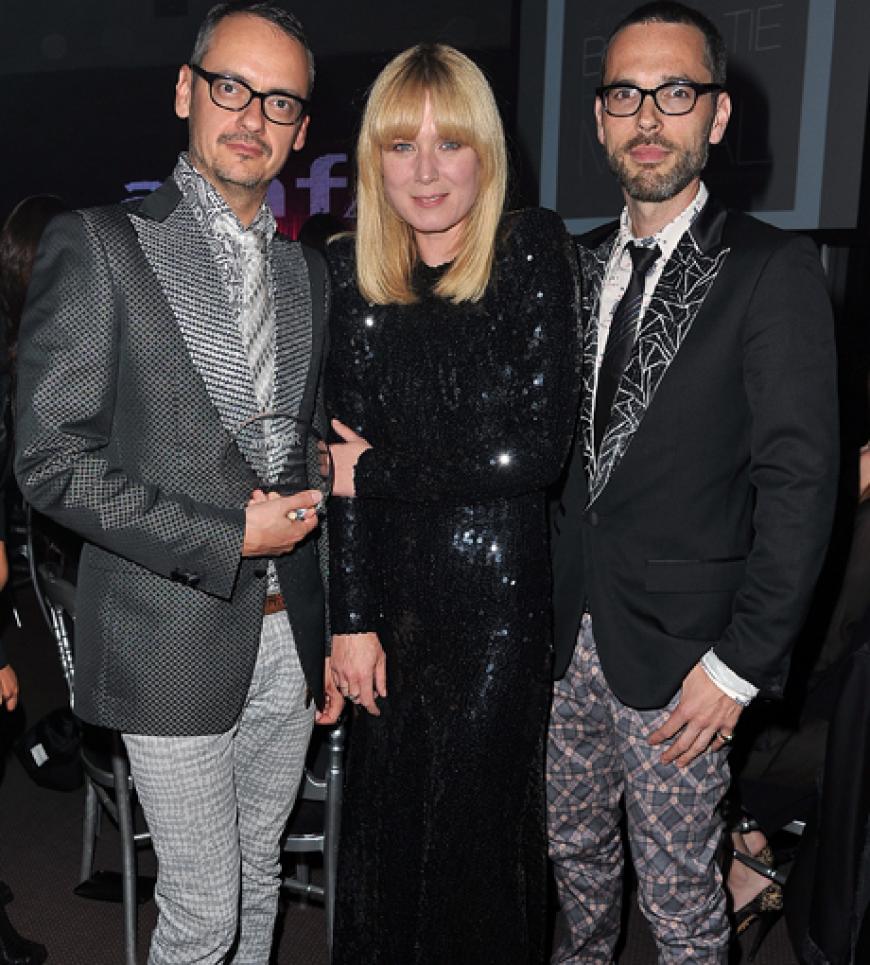 Rahmten Sängerin Rsin Murphy perfekt ein: Viktor & Rolf