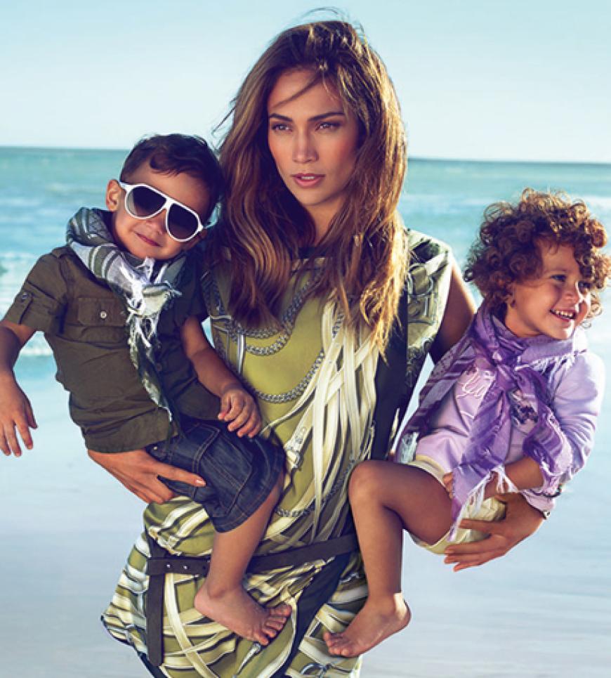 2010 standen die beiden Kids gemeinsam mit ihrer berühmten Mami für die Werbekampagne von Gucci Kids vor der Kamera