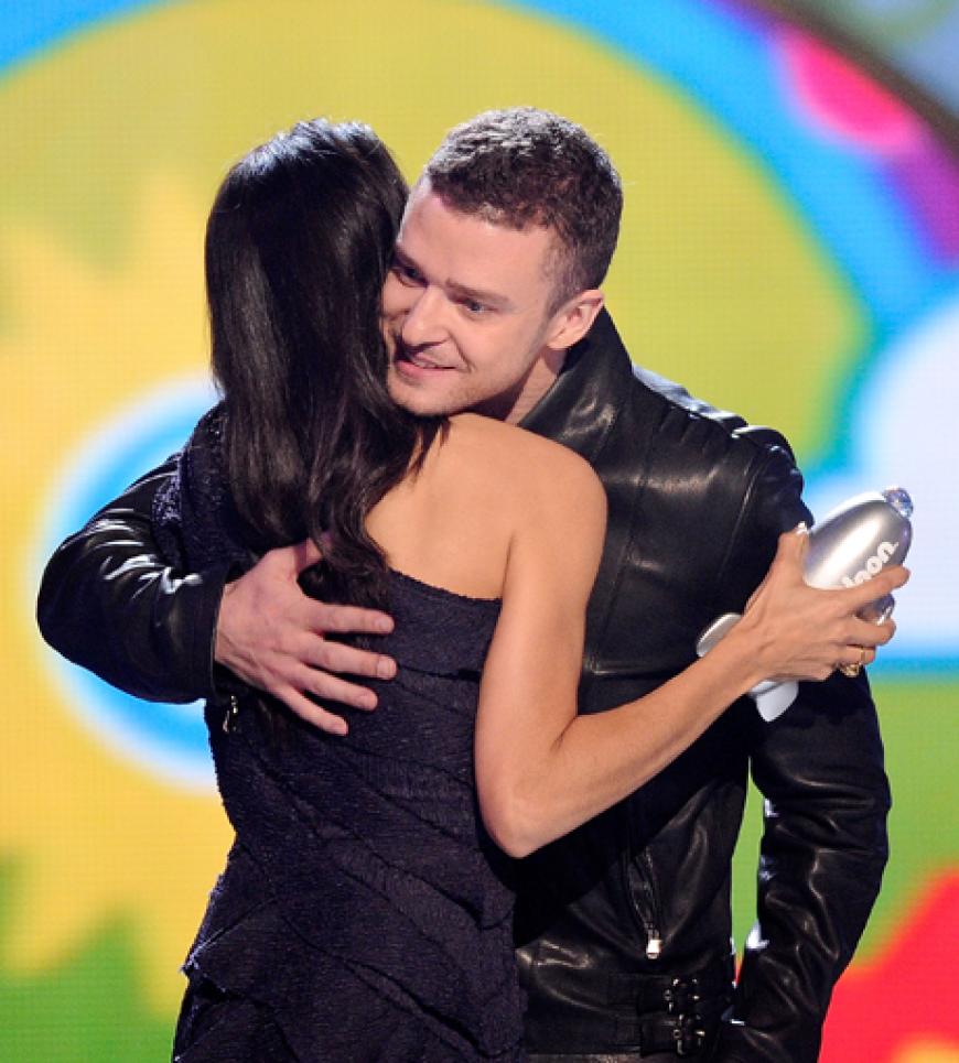 Rosario Dawson durfte Justin Timberlake den Charity-Sonderpreis überreichen