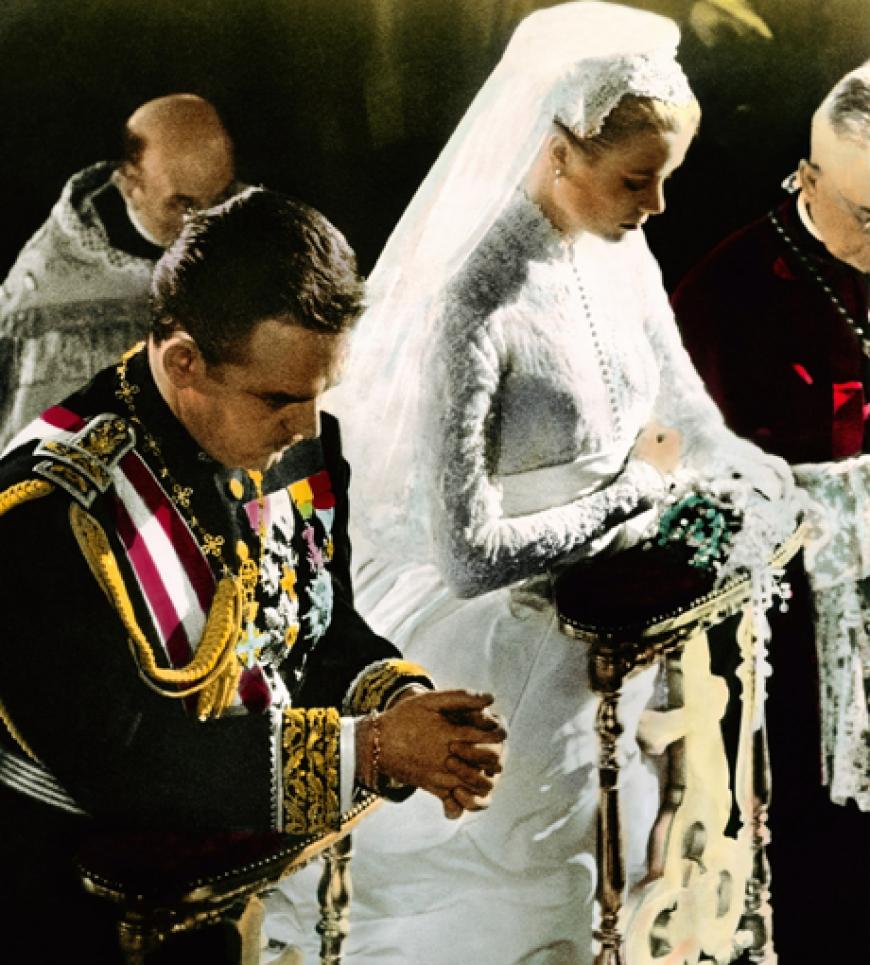 Grace Patricia Kelly war eine US-amerikanische Filmschauspielerin die 1956 Fürst Rainier III. von Monaco heiratete. Daraufhin änderte sie ihren Namen und Titel in Fürstin Gracia Patricia von Monaco