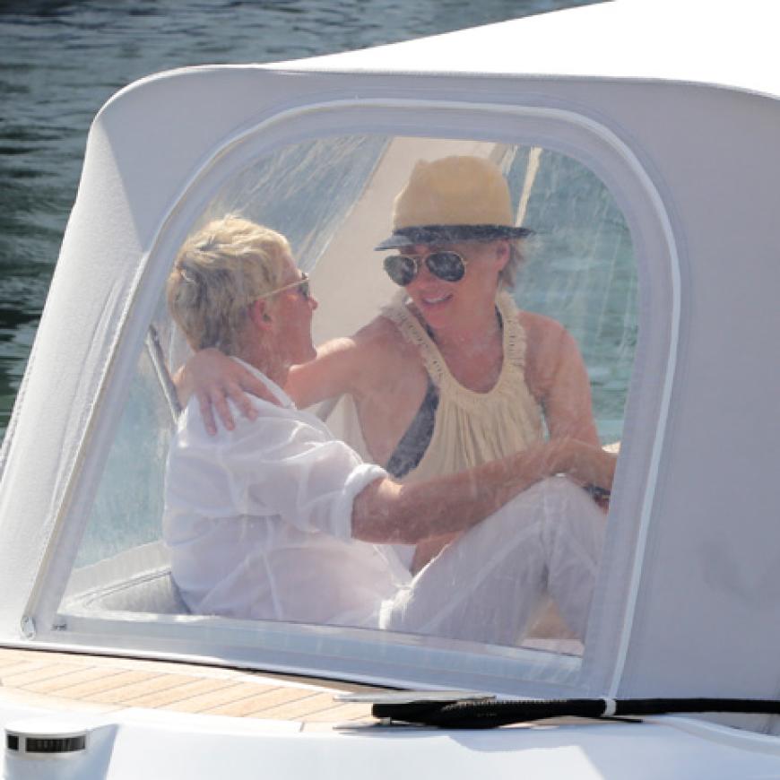 Weihnachten mal unter der Sonne: US-Talkmasterin Ellen Degeneres und ihre Partnerin Portia de Rossi genossen die Sonne auf der Luxus-Insel St. Barths