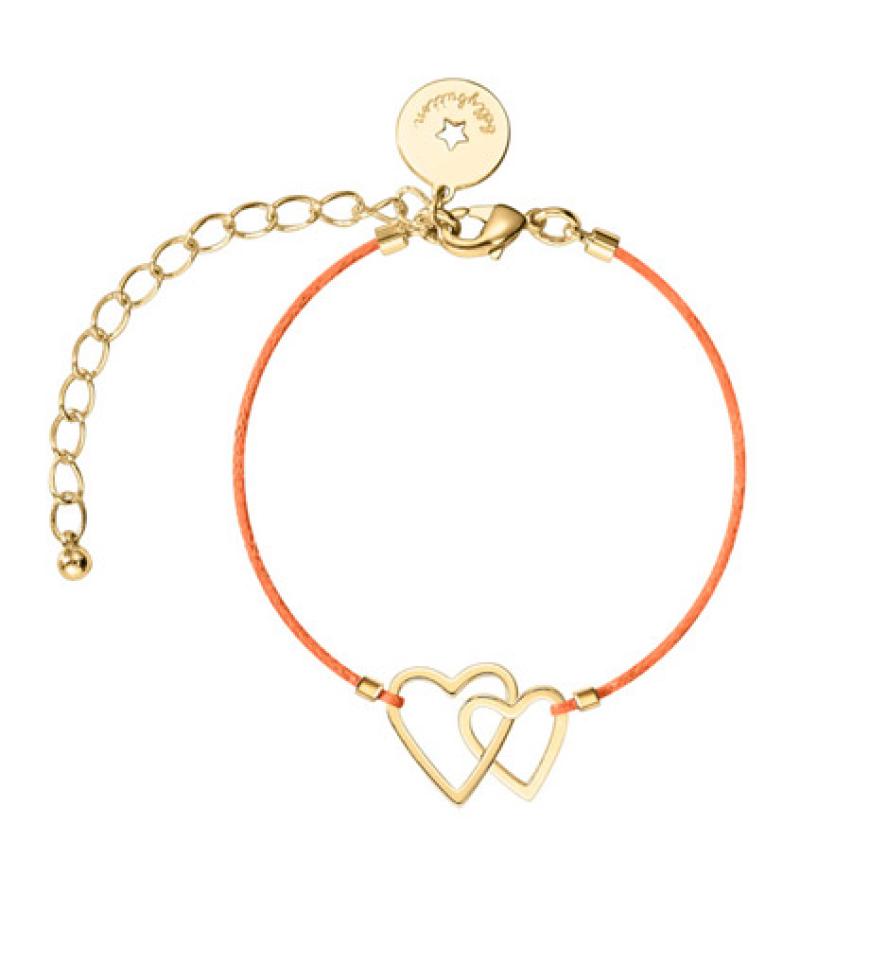 Schenken und dabei Gutes tun. Gemeinsam mit AMREF kreierte bellybutton niedliche Charity-Armbänder. Das Besondere: Pro verkauften Armband werden 10 Prozent des Verkaufspreises an AMREF gespendet, um die Ausbildung von afrikanischen Hebammen zu unterstützen. Ab je 22,90 Euro über www.bellybutton.de erhältlich