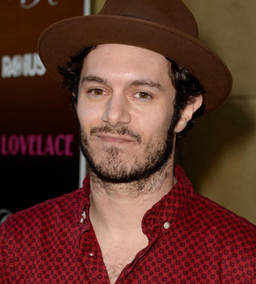 Der Waldschrat-Look steht im besonders gut: Adam Brody