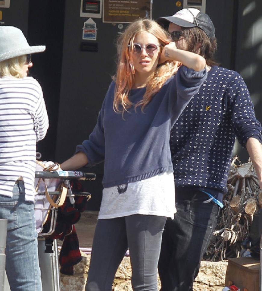Reif für die (Hippie)-Insel: Sienna Miller im coolen Hippie-Style