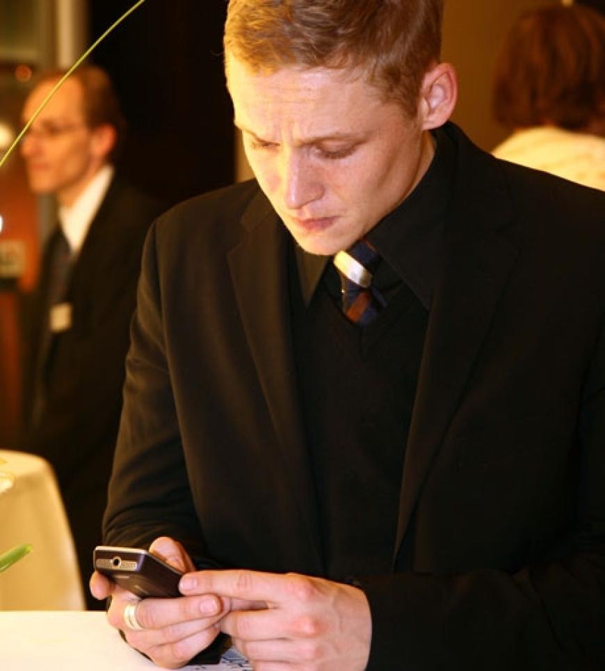 Matthias Schweighöfer schickt eine SMS - an seine hochschwangere Freundin Ani?