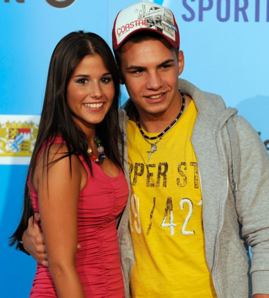 Eine Castingshow als Beginn einer romantischen Liebesbeziehung: Sarah Engels und Pietro Lombardi waren zunächst Konkurrenten - doch DSDS 2011 brachte die beiden auch zusammen. Inzwischen ist das Paar sogar verlobt