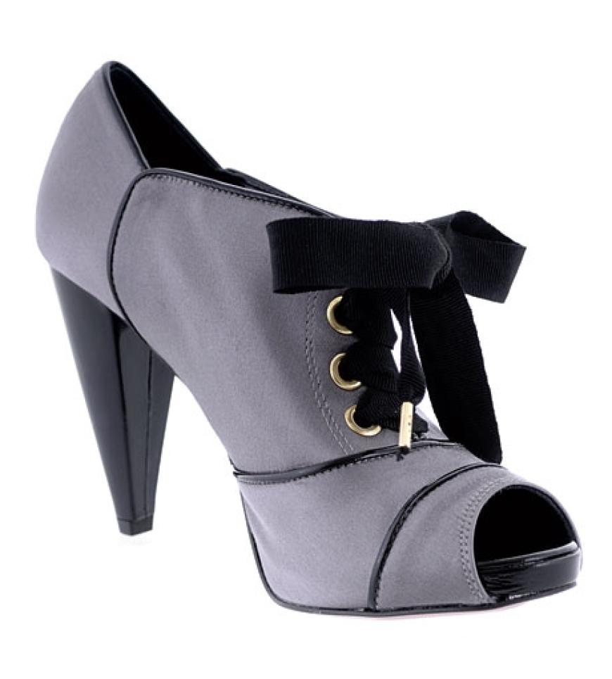 Romantisch mit Samtschleife von Miss Sixty, ca, 110 Euro