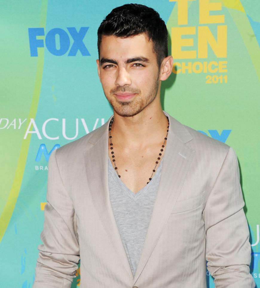 Joe Jonas kam ohne seine Brüder