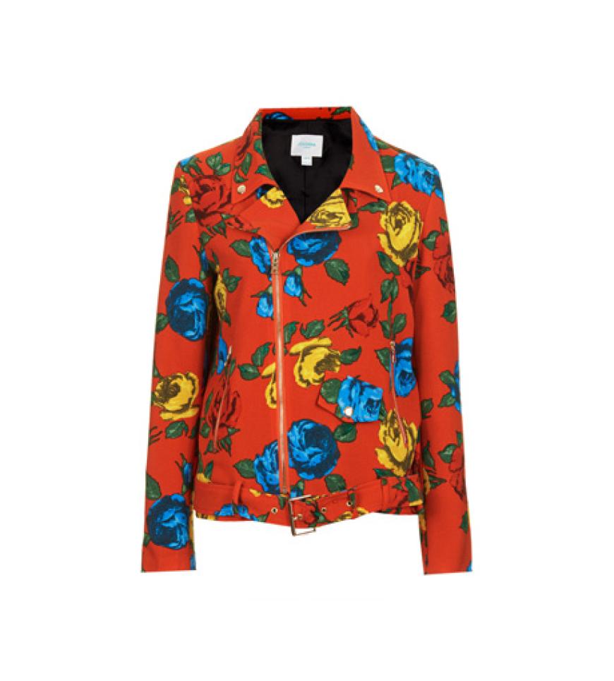 (Fast) Besser als ein Blumenstrauß: Bikerjacke mit floralem Print von Jovvonista über topshop.com, ca. 100 Euro