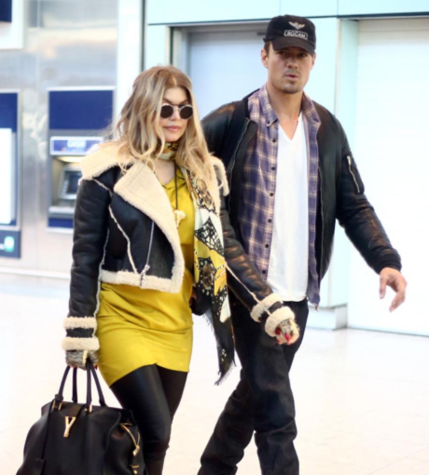 Ankunft in London: erst wenige Tage zuvor wurde bekannt, dass Black-Eyed-Peas-Star Fergie von ihrem Mann, Schauspieler Josh Duhamel schwanger ist. Ein Babybäuchlein ist leider noch nicht richtig zu sehen