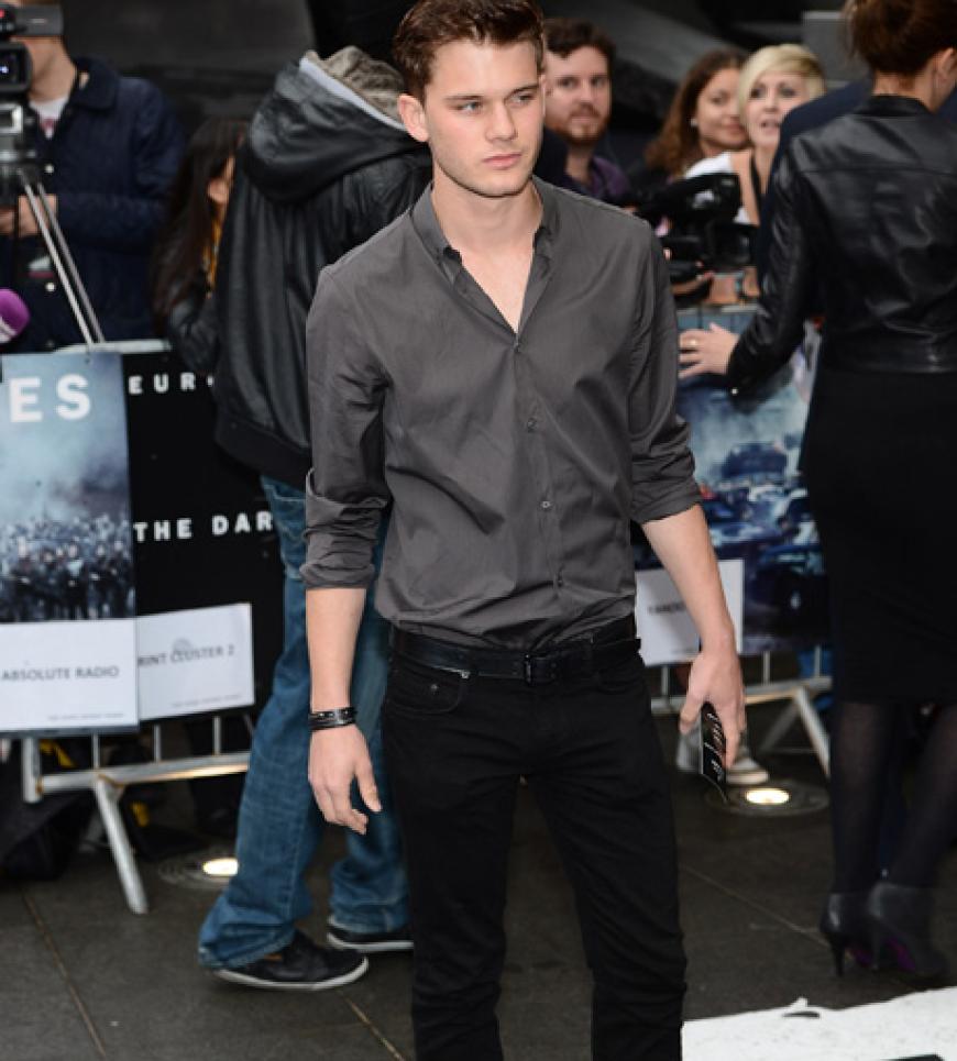 Schauspieler Jeremy Irvine war in London auch dabei