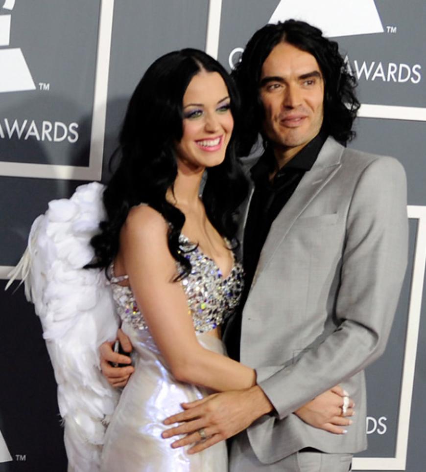 Dezember 2011 veründeten Katy Perry und Russell Brand ihr Beziehungs-Aus. Im Juli wurde das einstige Promi-Traumpaar offiziell geschieden. Mittlerweile turtelt Katy mit Schmusesänger John Mayer, während Russell 2012 kurzzeitig Ablenkung bei