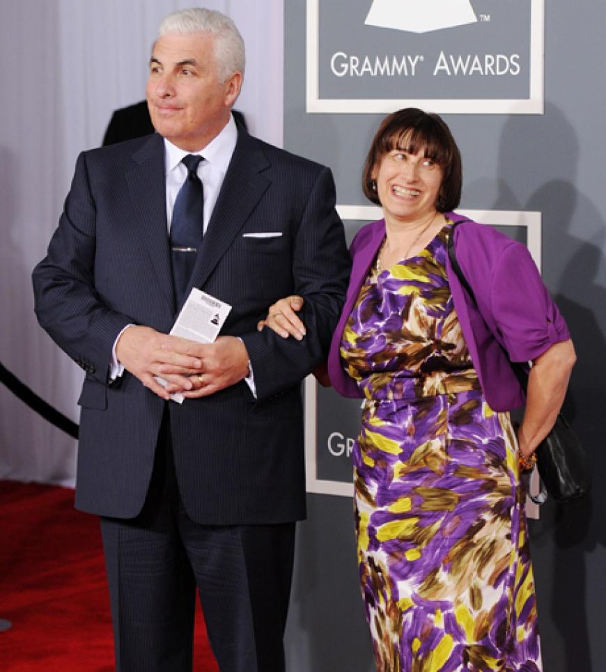 Ehrengäste: Mitch und Janis Winehouse kamen zu den Grammys, um ihre verstorbene Tochter posthum zu ehren. Amy Winehouse wurde posthum für das
