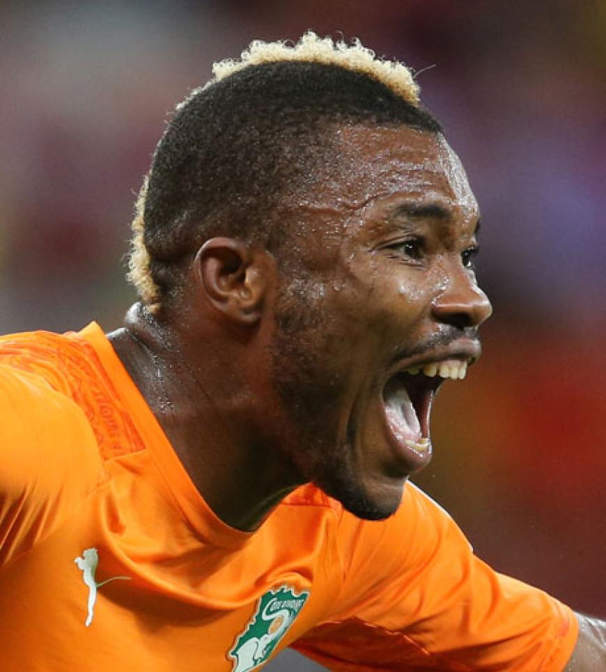 Sein Landsmann Geoffroy Serey Die kann da mithalten - mit blondiertem Iro