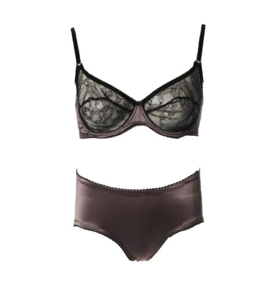 Mehr Glanz von Blush: Bügel-BH ca. 110 Euro, Slip ca. 40 Euro