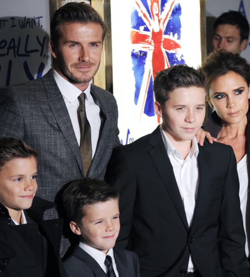 Prominente Zuschauer: David Beckham mit den Söhnen Romeo, Cruz und Brooklyn kamen zur Unterstützung für Victoria - die sie auch brauchte