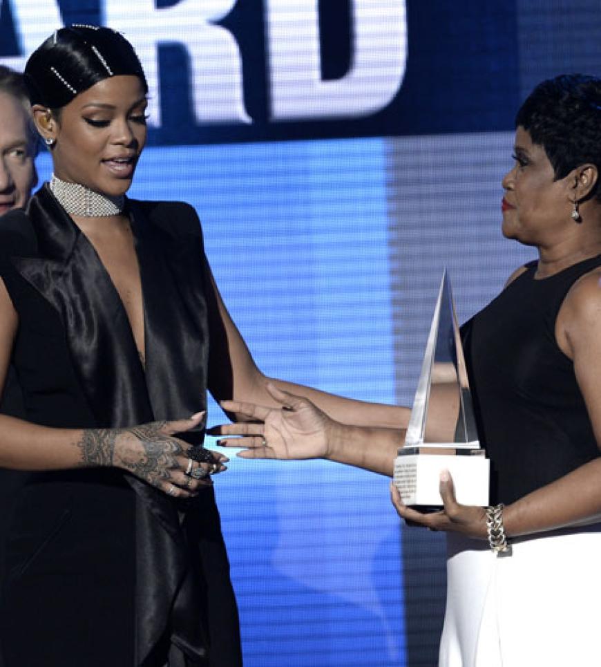 Sehr emotional: Rihanna bekam den allerersten American Music Awards