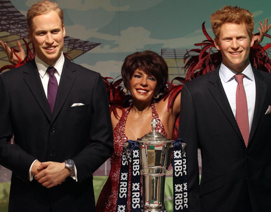 Und wieder halten die Royals Einzug bei Madame Tussauds. Prinz William und sein jüngerer Bruder Prinz Harry sowie in der Mitte Sängerin Shirley Bassey in Wachs