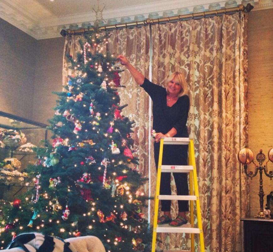 Heidi Klum lässt ihre Mutter Erna den Weihnachtsbaum schmücken