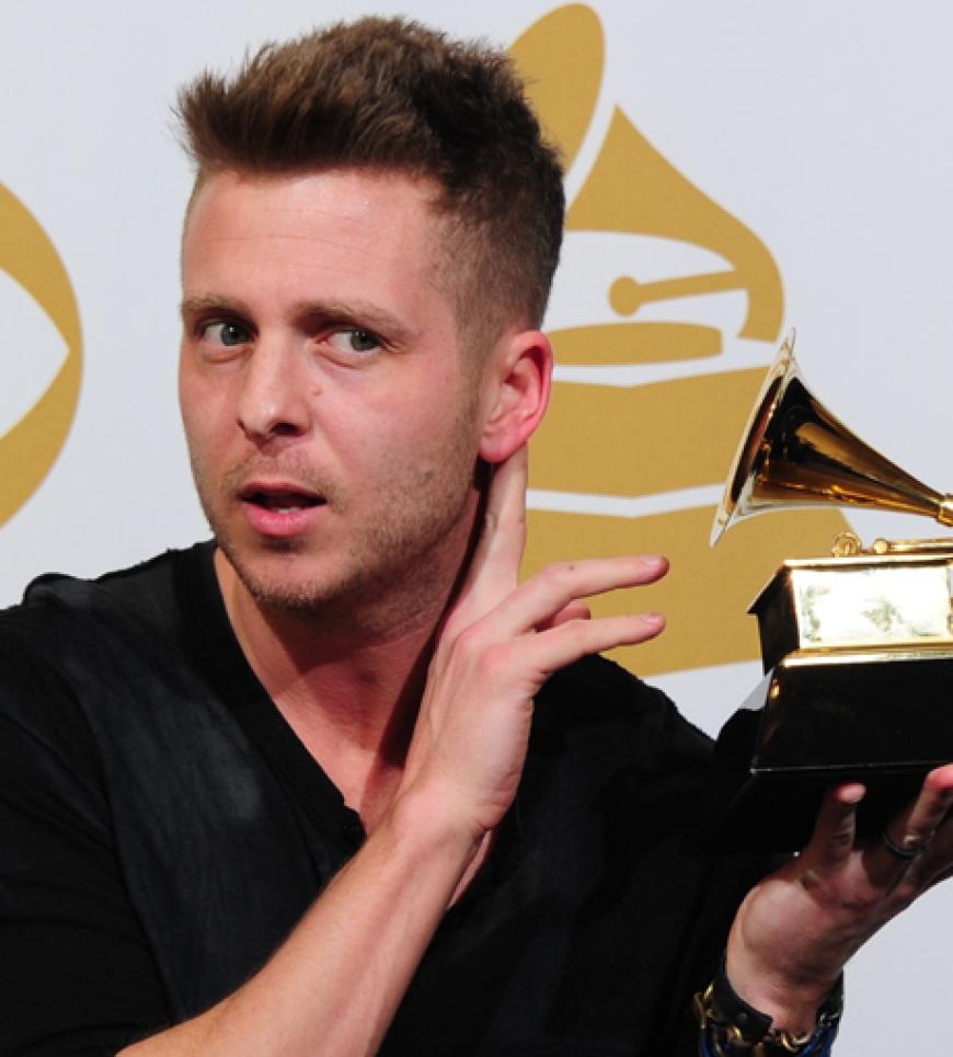Ryan Tedder freute sich über ein goldenes Grammophon als