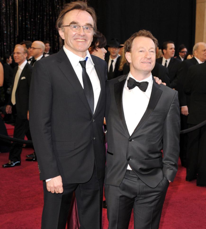 Simon Beaufoy posiert mit Danny Boyle auf dem Roten Teppich