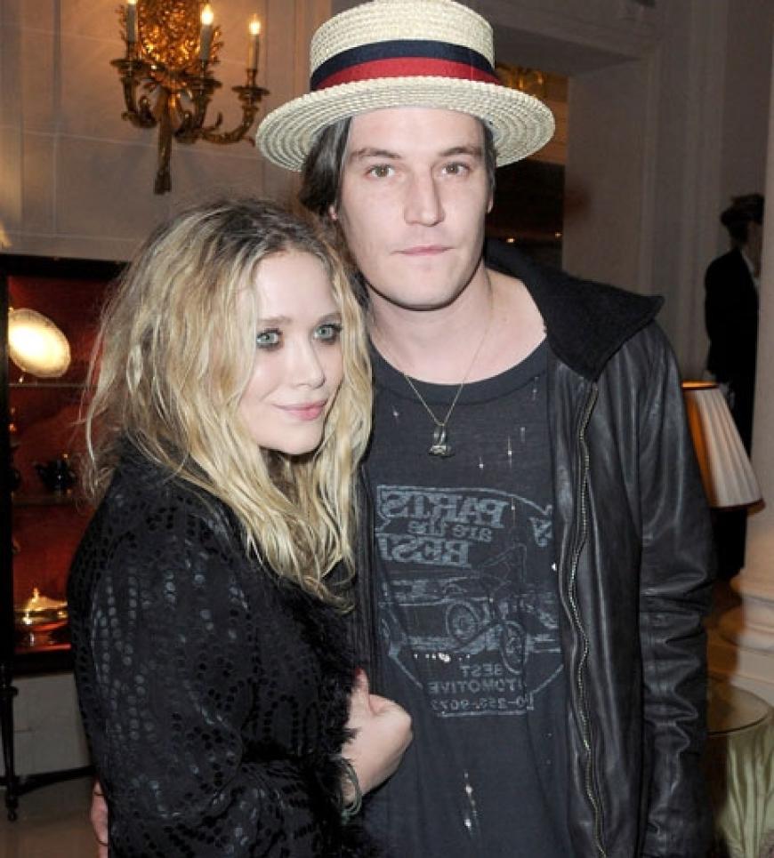 Mary-Kate Olsen schmiegt sich an ihren neuen Lover Max Snow