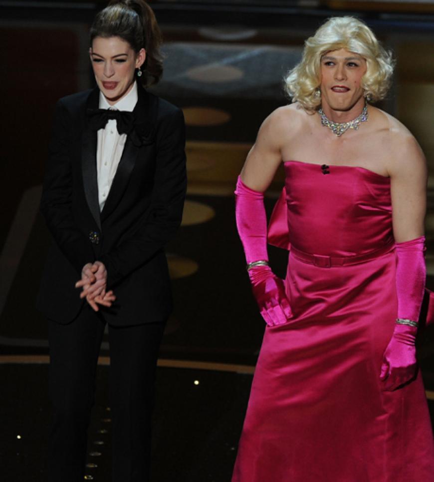 Mehrere Outfitwechsel, kaum überraschende Höhepunkte aber dafür ganz viel Humor: Die diesjährige Oscar-Verleihung stach vor allem durch ihre Moderatoren Anne Hathaway und James Franco hervor