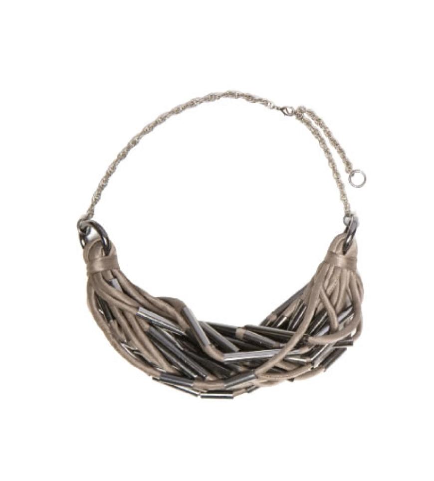 Kette aus Satinbändern von Hoss Intropia, ca. 85 Euro