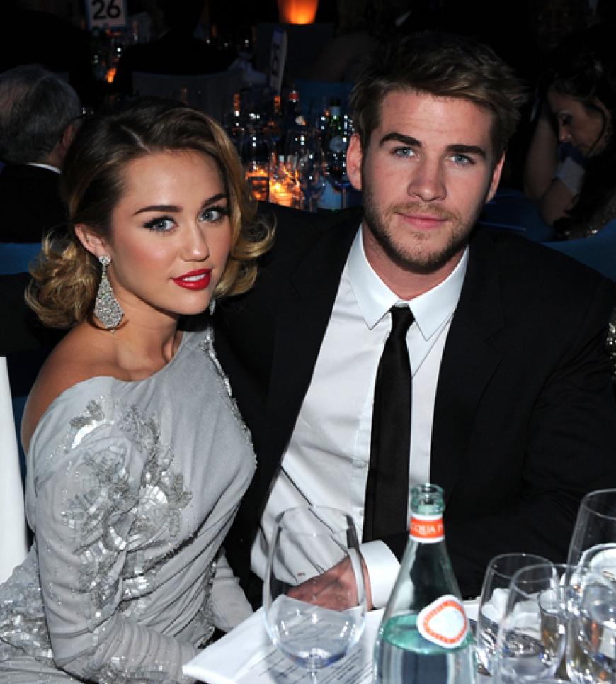 Gemeinsam mit ihrem Freund, Schauspieler Liam Hemsworth besuchte sie die Elton John Aftershow-Party