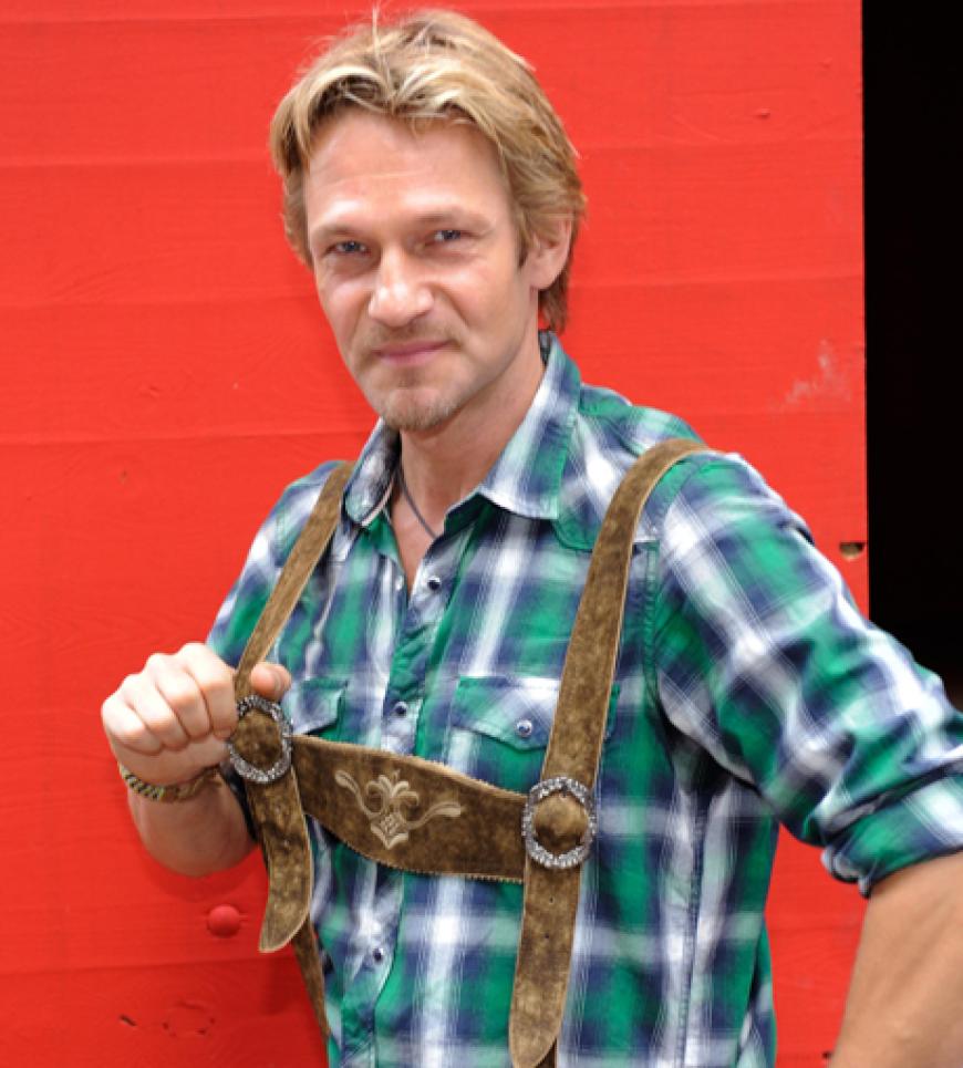 Fesch: Schauspieler Thure Riefenstein in Lederhosen